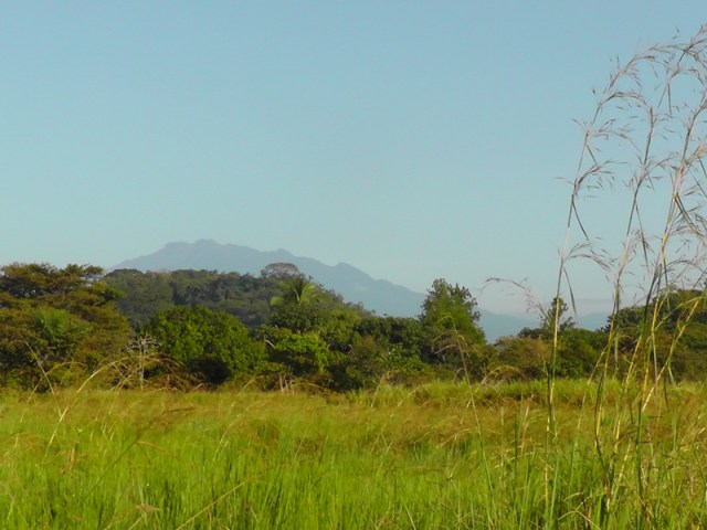 heading up the road, Volcan Baru in the distance not too much desnivel.  
