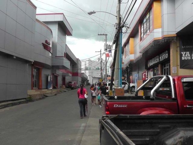 I believe this is the road to the right where we ended up parking, but I'm not sure. I was a chaotic day and I didn't take a lot of the pictures until we were on our way back into Panama.