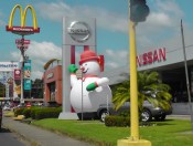 We may not have snow here, but that hasn't stopped the Nissan dealership from having a big holiday snowman out front. (Yes, we have McDonalds here, and KFC, Pizza Hut, TGI Fridays,  Domino's Pizza, and more. One day I will have to post about  how the US is taking over Panama with fast food)