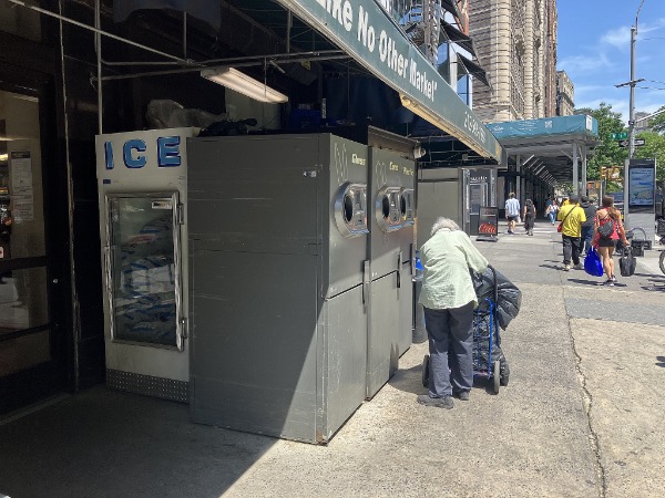 you can put your recyclables here and get cash back